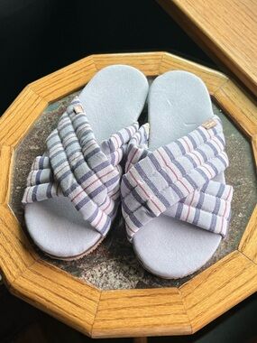 10 Feelgoodz Quilted Cross Strap Slipper Lavender